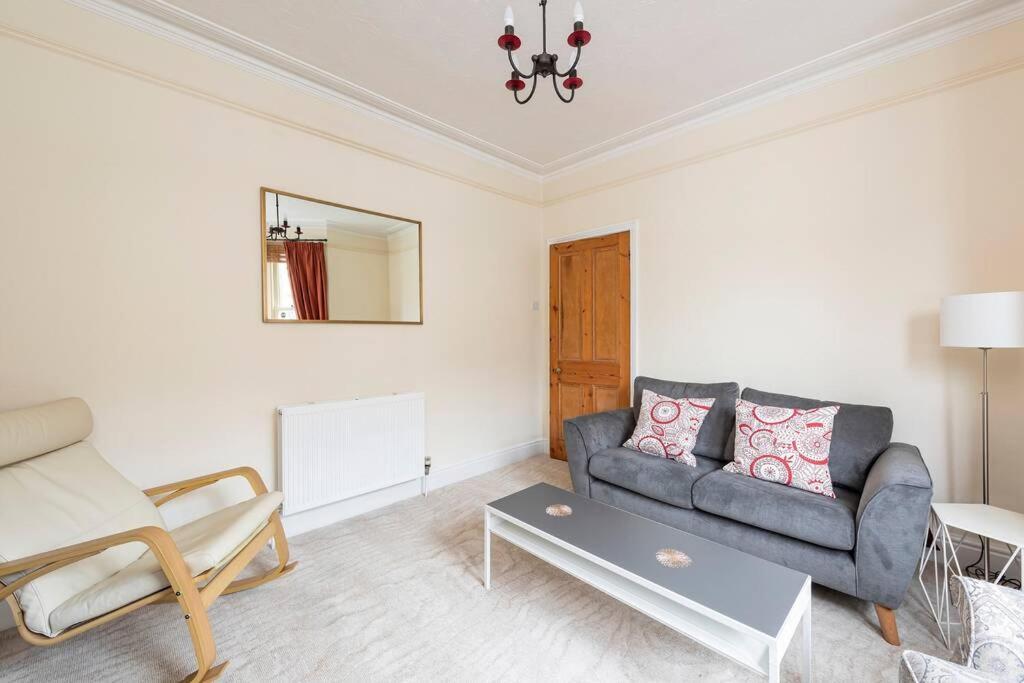 Spacious House - 2 Double Rooms - Street Parking - Garden Бат Екстериор снимка